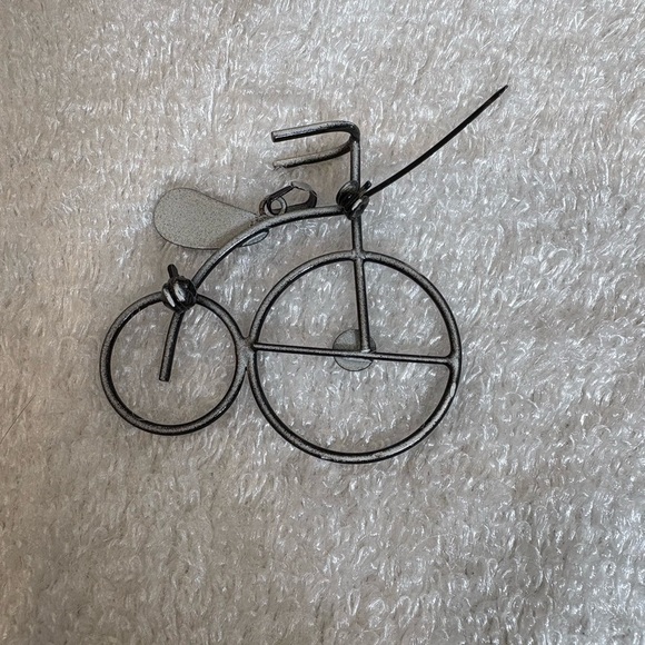 Black Metal Steampunk Bicycle Unisex Brooch Pin - Picture 5 of 8